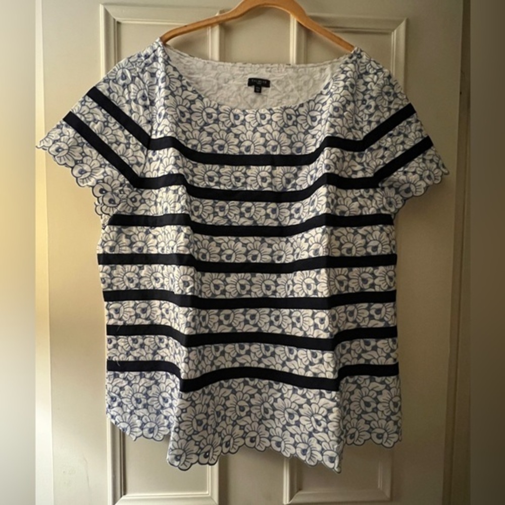 Talbots Blue and White Top with Beautiful Navy Blue Ribbon .   Size 22W